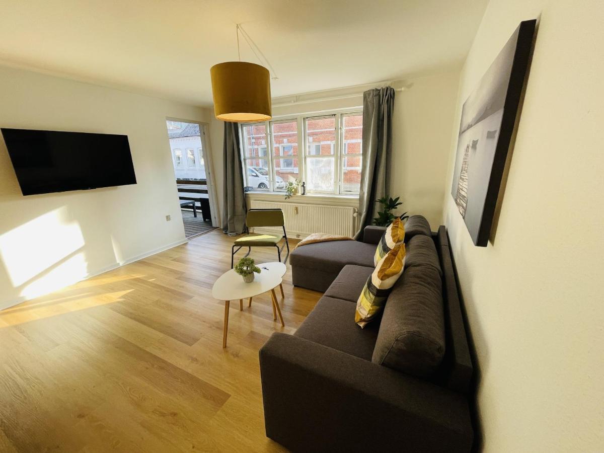 Aday - Central Terrace Apartment In Hjorring Luaran gambar