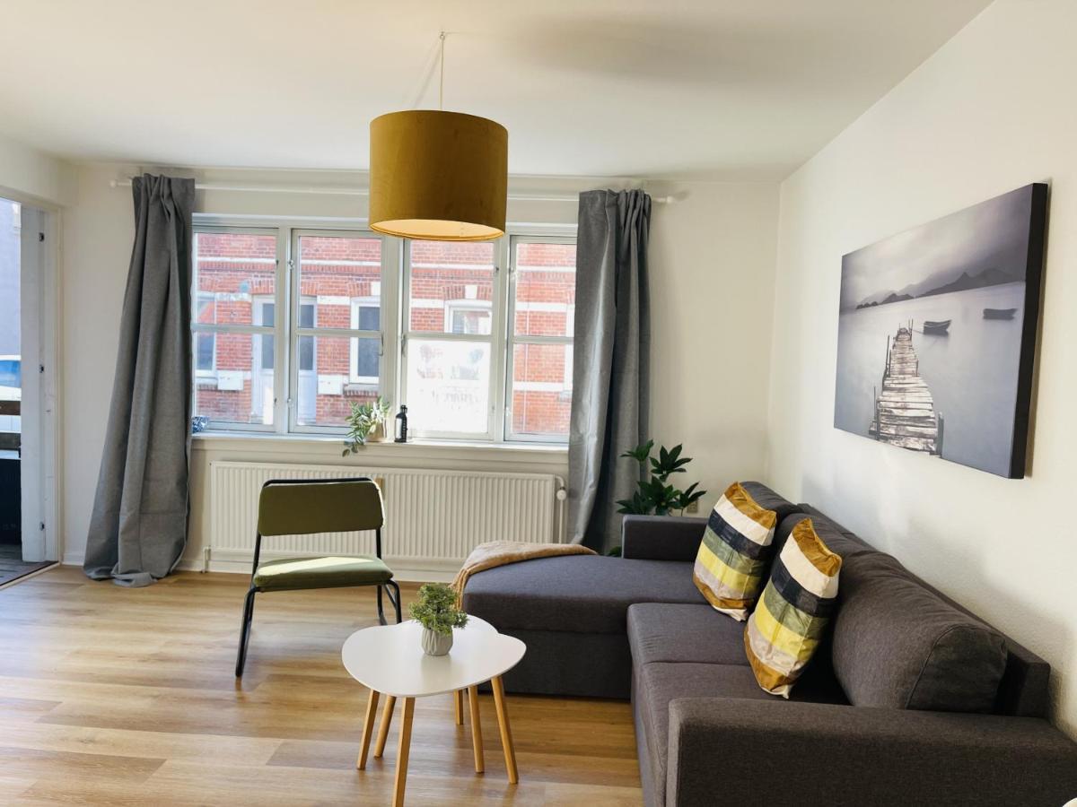 Aday - Central Terrace Apartment In Hjorring Luaran gambar